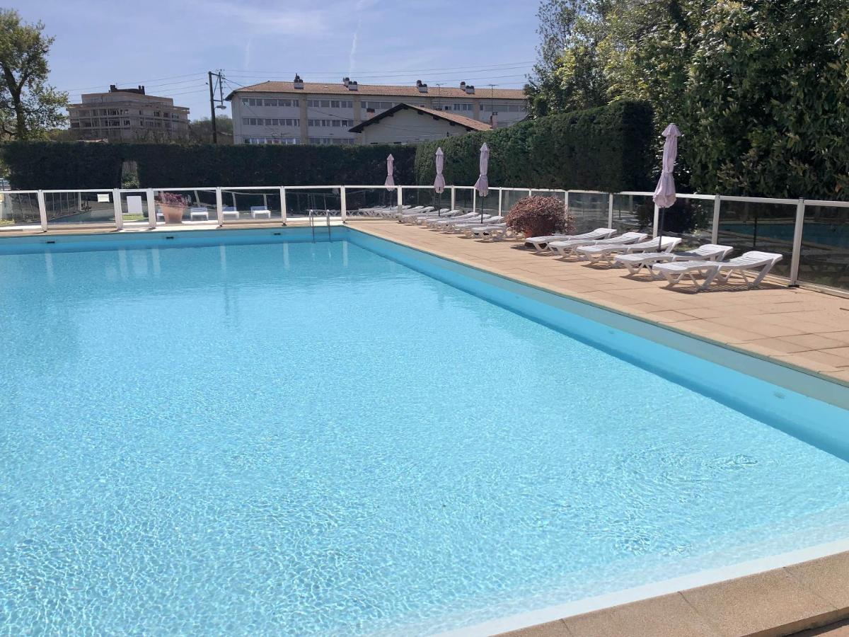 Studio Au Calme Avec Piscine, Face Golf, Parking Gratuit, Tout A Pied A 10Mn Centre Ville Ciboure Kültér fotó